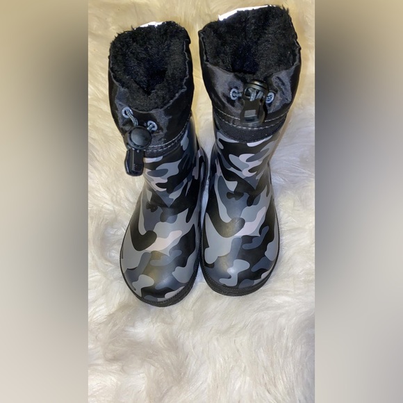 Western Chief Rainboots - Picture 3 of 8